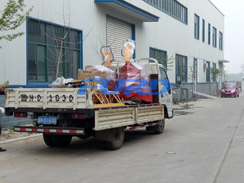 福瑞得機(jī)械手扶壓路機(jī)、框架整平機(jī)已成功裝車(chē)及時(shí)發(fā)貨