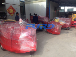 福瑞得機(jī)械座駕壓路機(jī)、大容量灌縫機(jī)，小型灌縫機(jī)包裝完畢準(zhǔn)備發(fā)貨