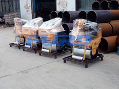 福瑞得機械5臺壓路機，一臺混凝土整平機及時發(fā)貨