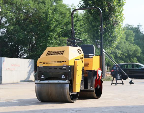 小型壓路機如何散熱呢？